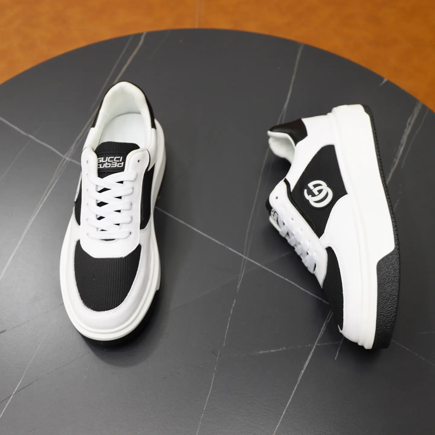 Ex-factory price: 462💰🙅‍♂️🙅‍♂️🙅‍♂️ Brand: GUCCI Standard code: 38-44 (45 customized) Grade: Same as the official website Material: Original material splicing Comfortable and breathable lining Lightweight and wear-resistant sports outsole Style category: Men's fashionable casual shoes Running sneakers Distinguished luxury brand elements Top luxury Color: actual picture color